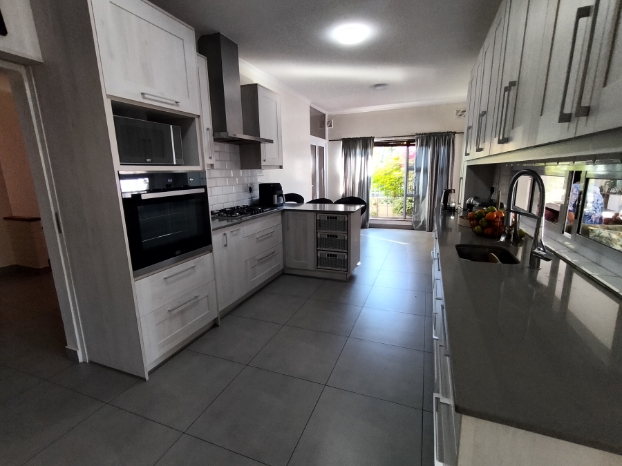 To Let 4 Bedroom Property for Rent in Brandwag Western Cape